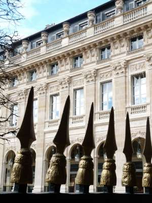 La Place du Palais Royal à l histoire rocambolesque